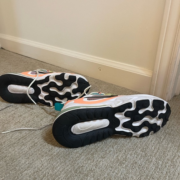 Nike Air Max 270 - Picture 2 of 7